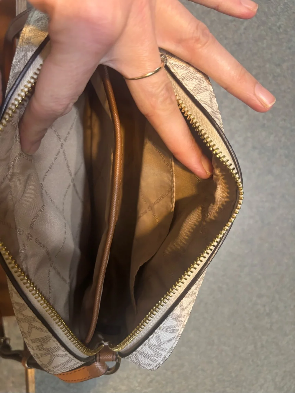 Michael Kors Jet Set Crossbody Bag
